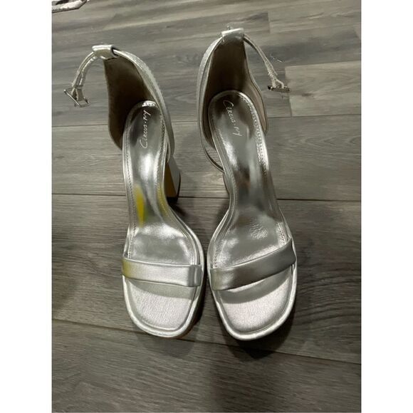 Circus by Sam Edelman Holmes Ankle Strap Sandal Women’s 10 Soft Silver With Box - Picture 2 of 10